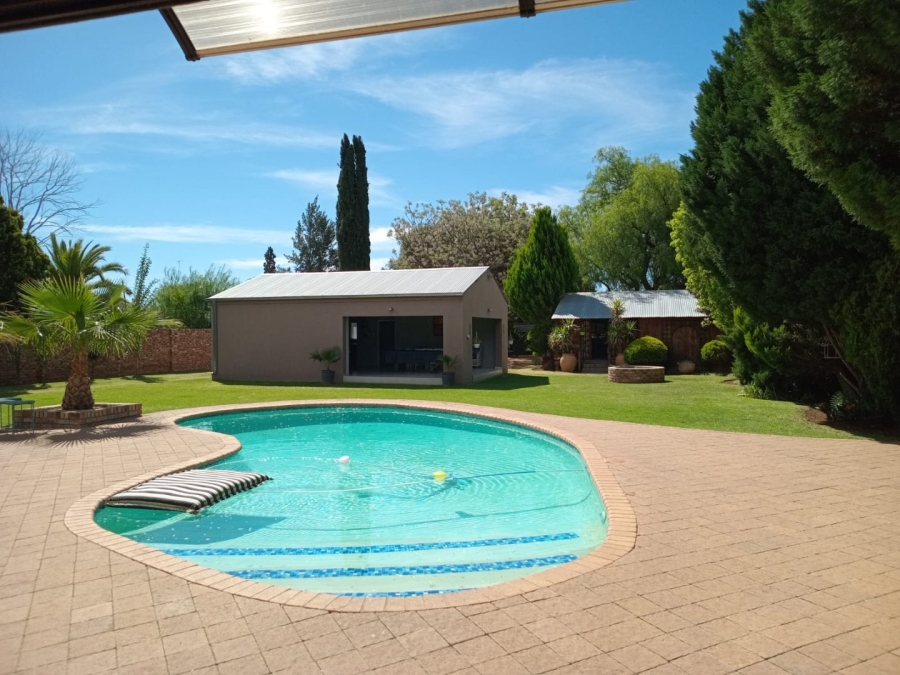 7 Bedroom Property for Sale in Bloemhof North West